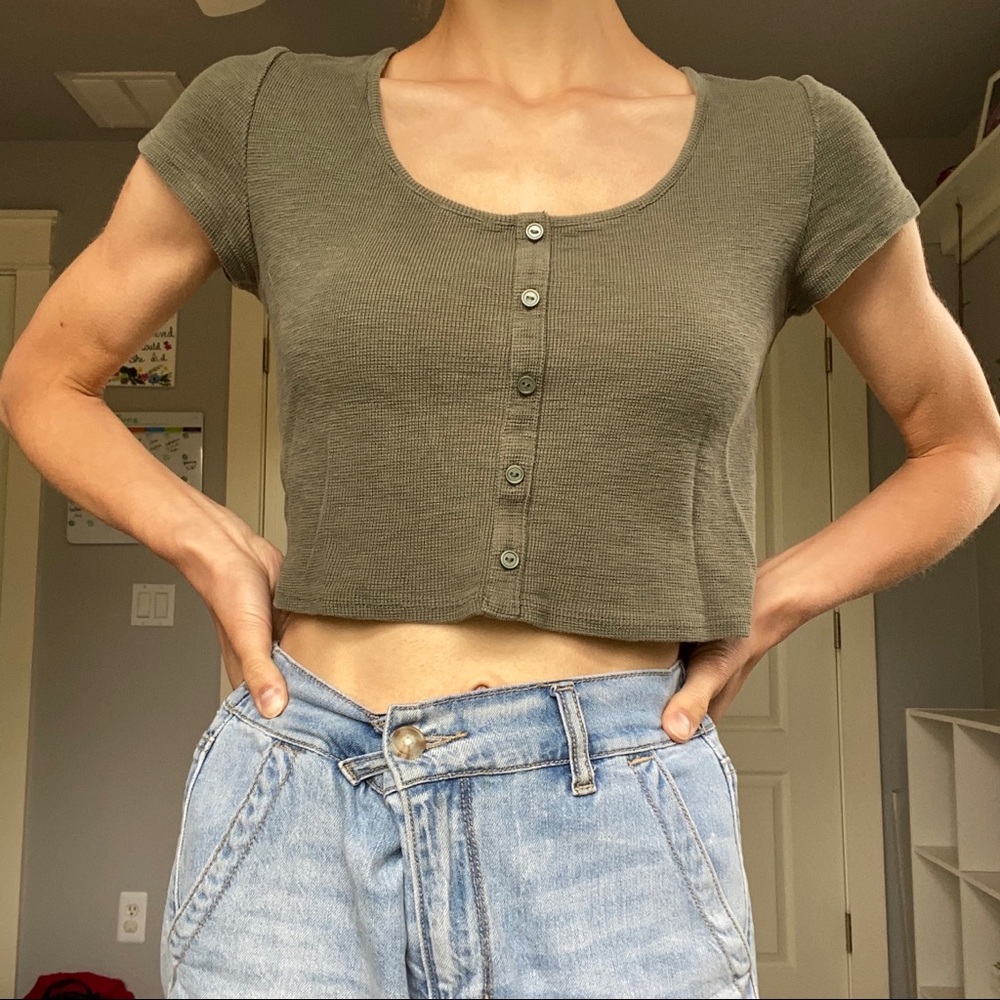 Short button shirt